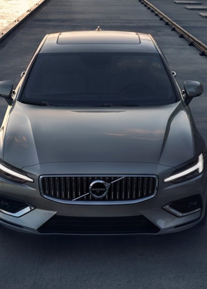 حاكي تصميم القسم الخلفي في S 60 تلك الموجودة في S 90، ولكن بروح أكثر شباباً، مع أكتاف عريضة