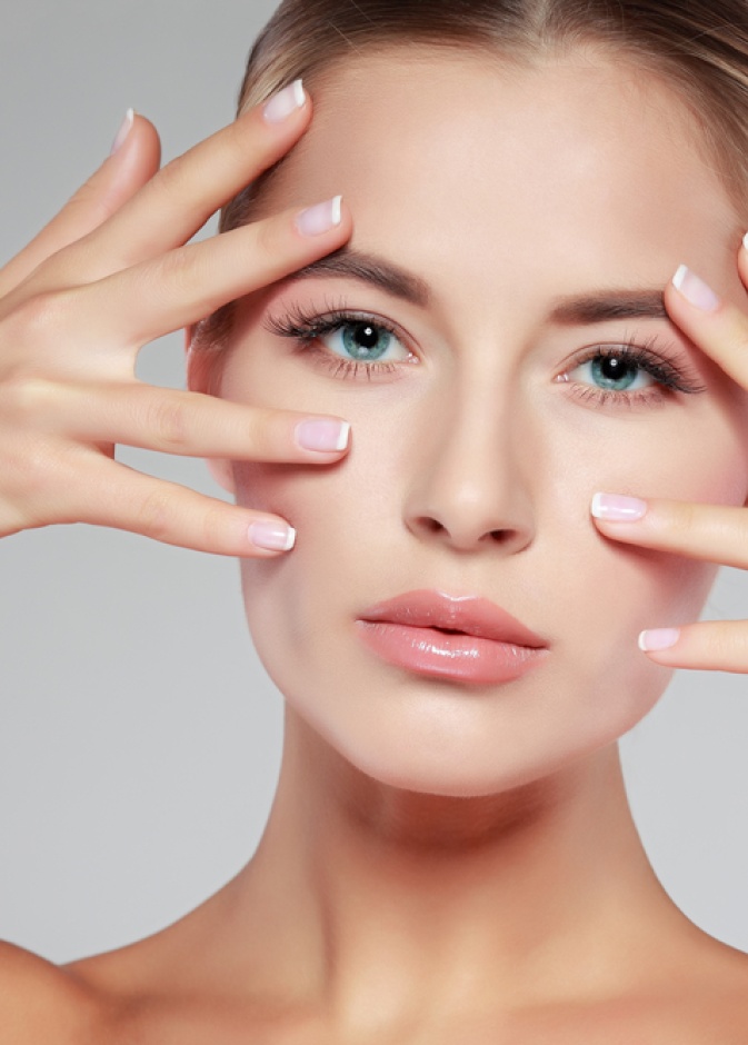 تعرفي على وصفات طبيعيه للحصول على عيون لامعه وجذابه بدون مكياج