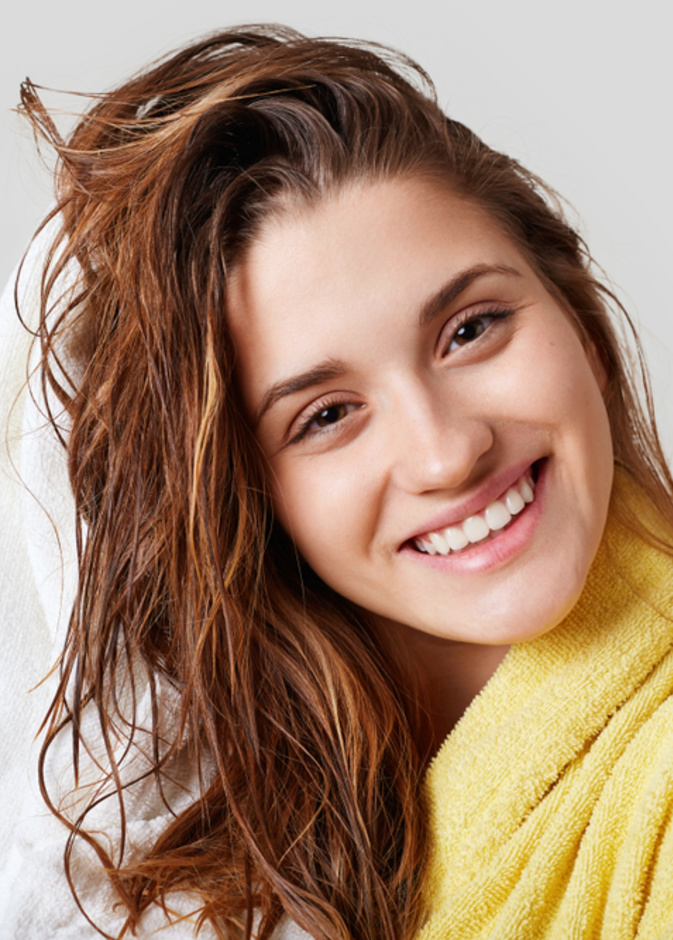 طريقة التخلص من رائحة الحناء في الشعر