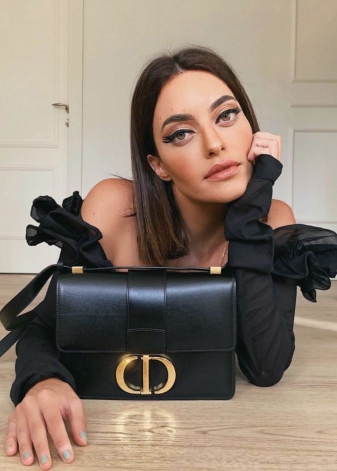 اخر موضة الحقائب النسائية الصغيرة اختارتها كارن وازن من دار Christian Dior