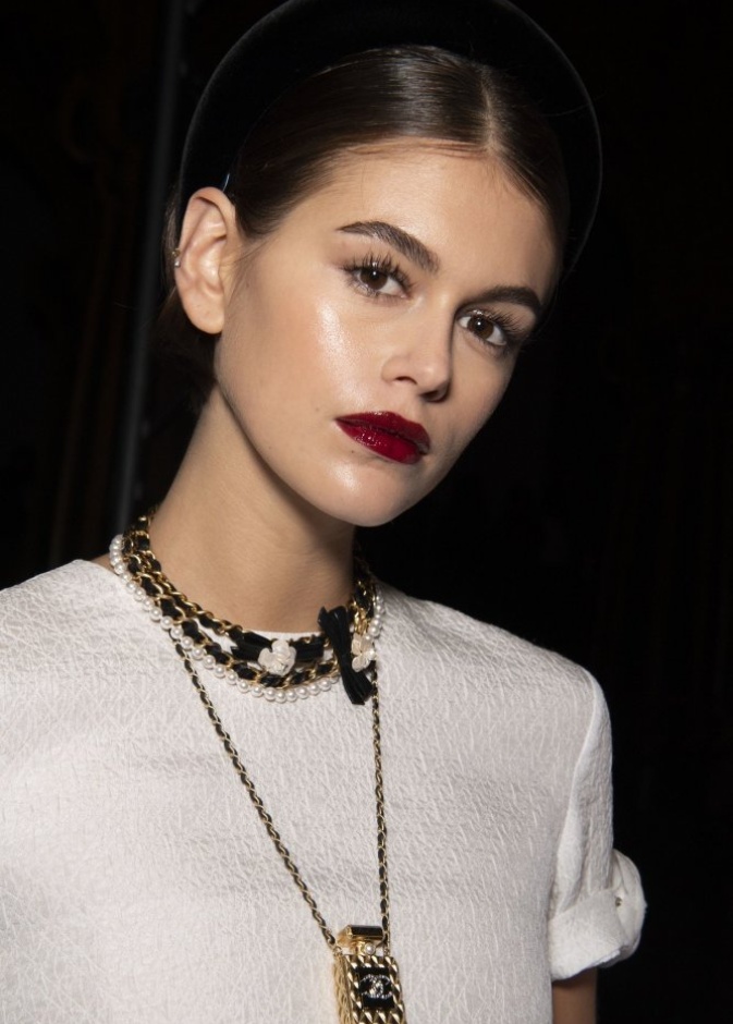 تسريحات شعر مبللة في عرض Chanel Metiers d'art