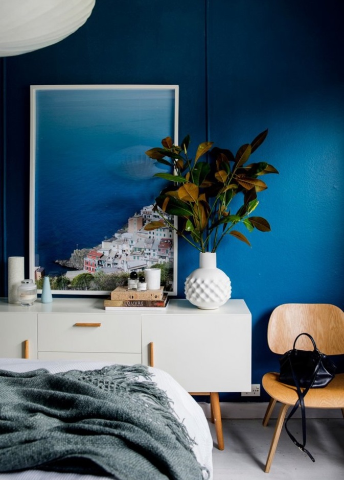 اللون الأزرق الساحر كما أطلقته pantone في ديكورات منزلك لعام 2020