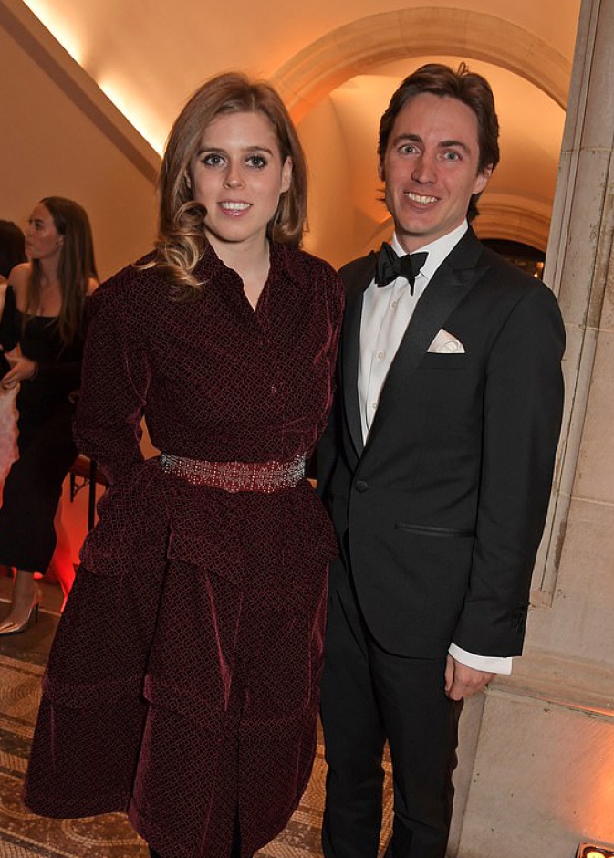 الأميرة بياتريس تقرر إلغاء حفل خطبتها خوفا من ملاحقة مصوري الباباراتزي لوالدها