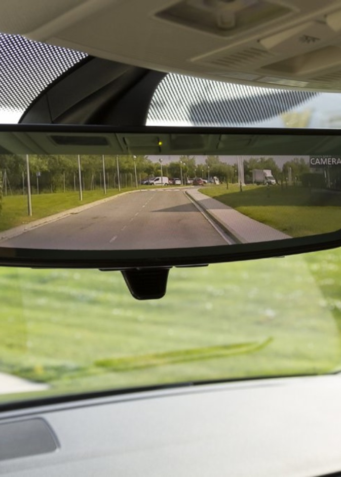 وظيفة مرآة السيارة الداخلية 