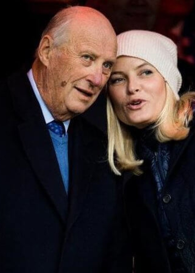 الملك هارالد والأميرة ميت ماريت في نهائي كأس كرة القدم للرجال