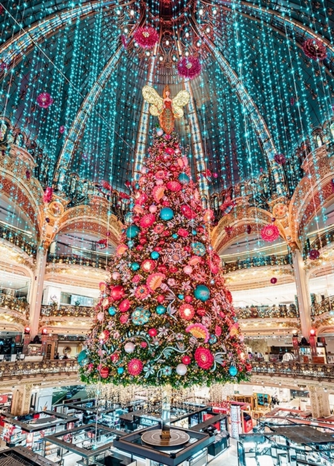 أجواء الشتاء المبهجة في باريس