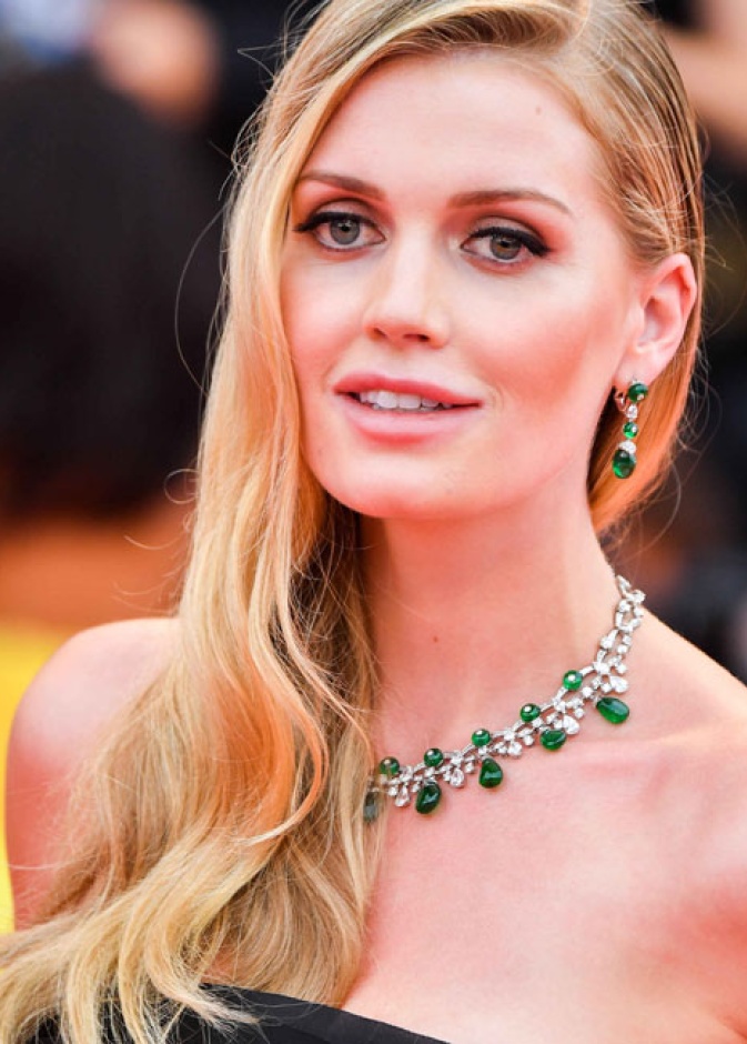 ايمي أدامز ترتدي مجوهرات ماس أنتيك من كارتييه