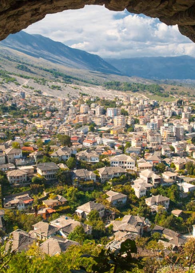 ألبانيا تجمع بين الماضي والحاضر