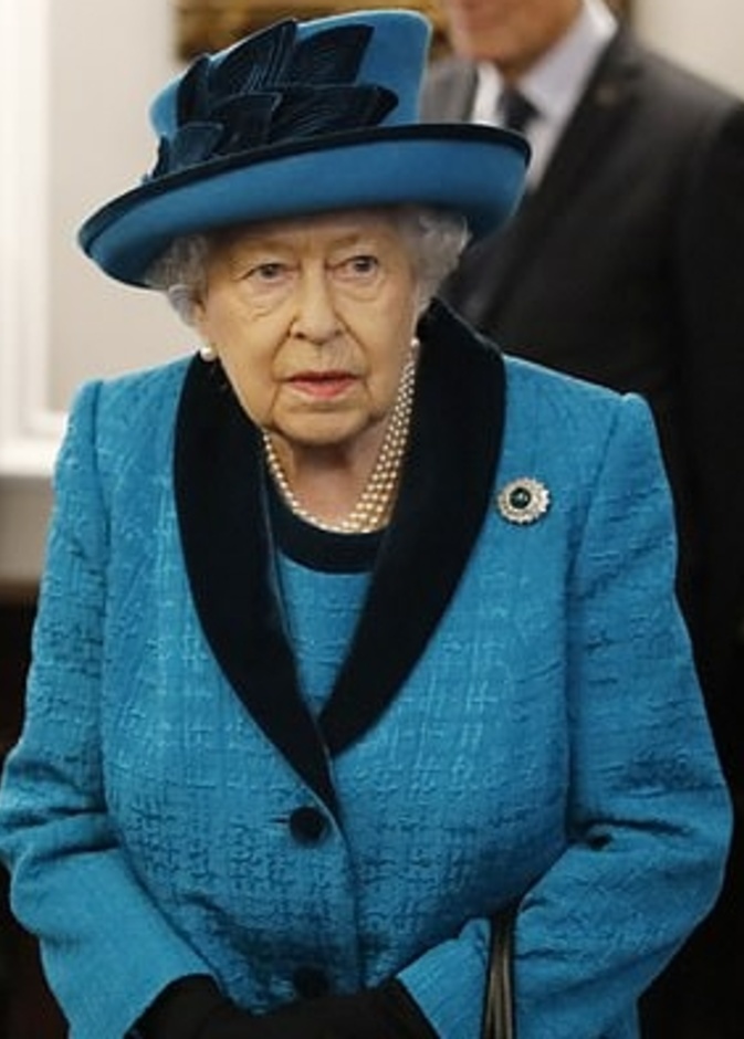  تقليد تقديم هدايا أعياد الميلاد في القصر الملكي