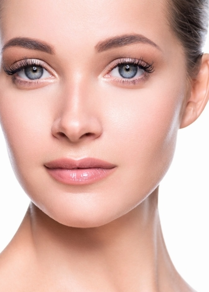 احصلي على ثقة بنفسك بعد إزالة الشعر فوق الشفاه
