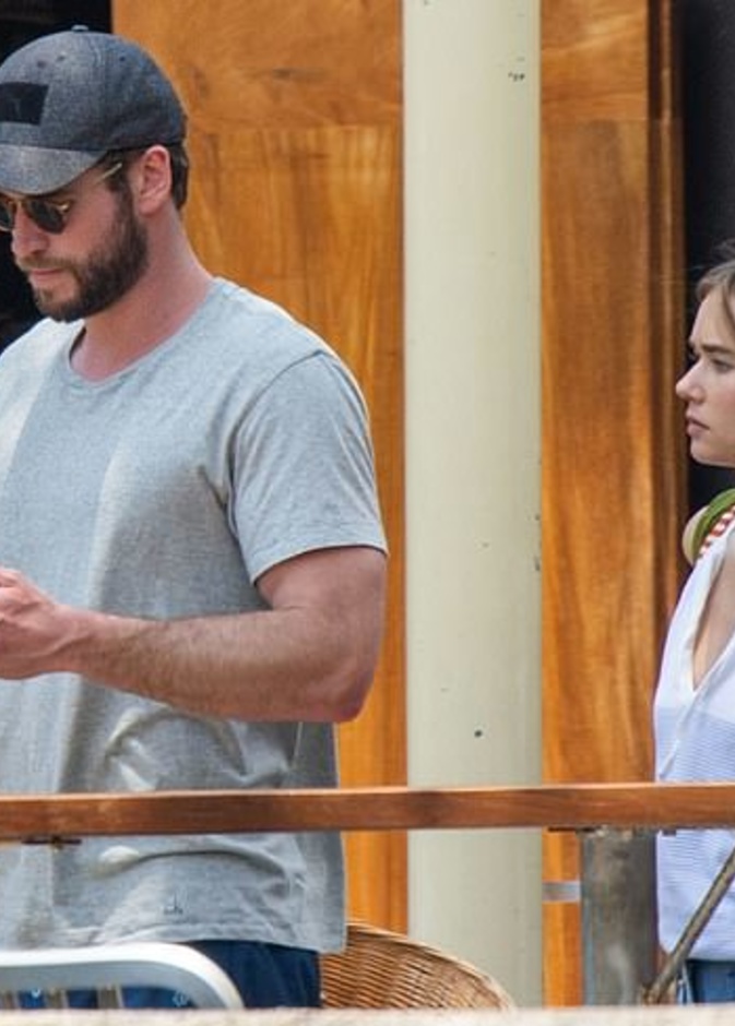 ليام هيمسورث وفتاته الجديدة