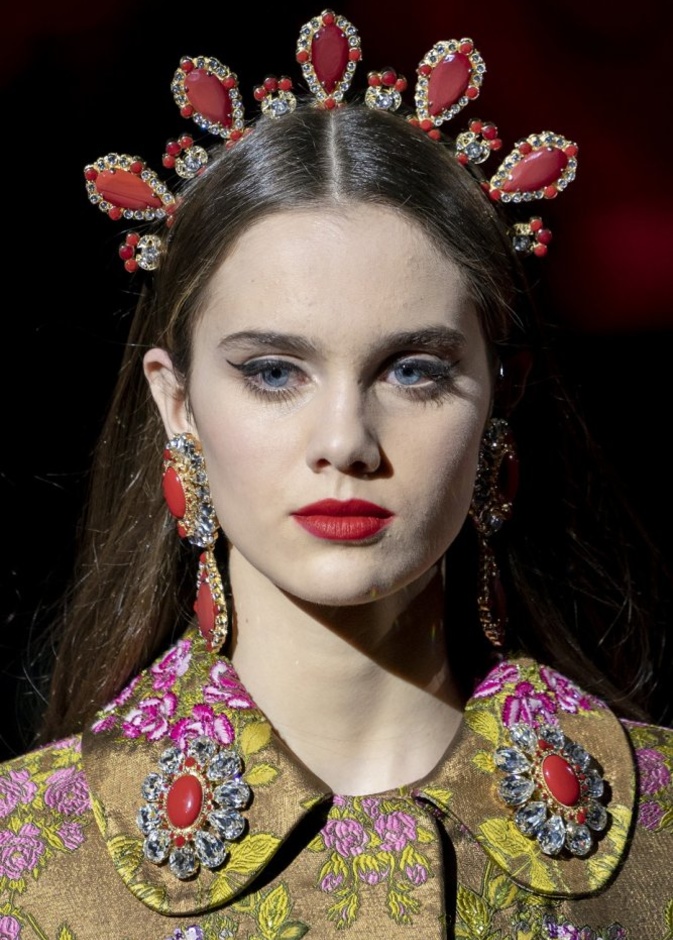 إطلالة جمالية من عرض Dolce & Gabbana