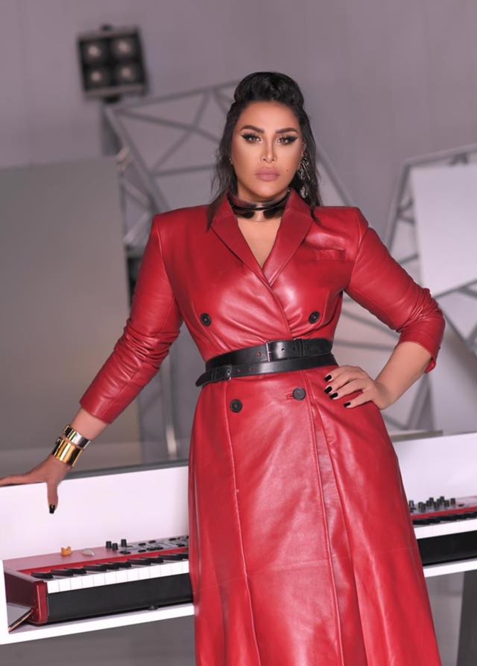 اطلالة انيقة من تصميم طوني صوايا