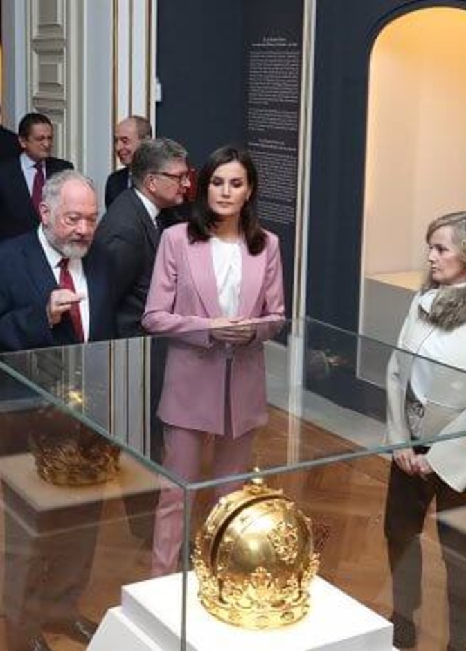 الملكة ليتيزيا تزور معرض جديد في القصر الملكي