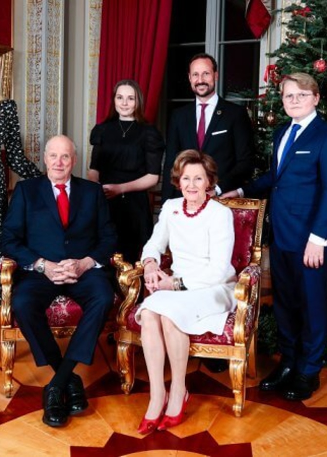 العائلة المالكة النرويجية تنشر صورة بطاقتها للتهنئة بالعام الجديد