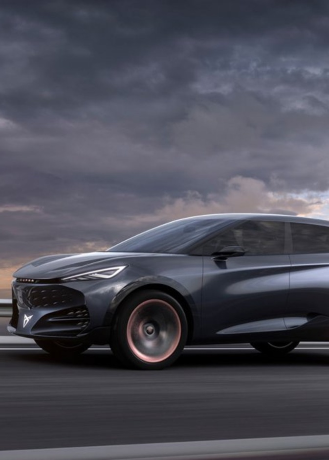 Lexus تدشن حقبة السيارات الكهربائية مع طرازها UX 300e