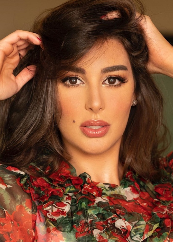  ياسمين صبري بإطلالة مكياج ناعمة