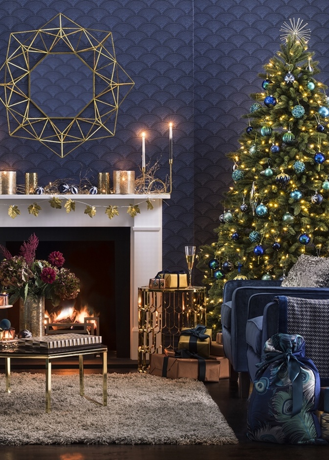 ديكورات كريسماس بروعة اللون الأحمر الجذاب