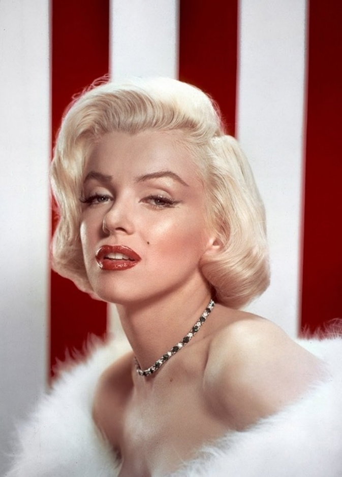 أودري هيبورن Audrey Hepburn بمجوهراتها البارزة