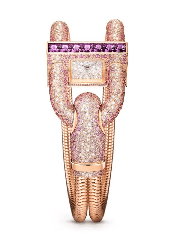 ساعة فخمة ومختلفة بأساور ماسية ملتفة ومينا ملون من Piaget