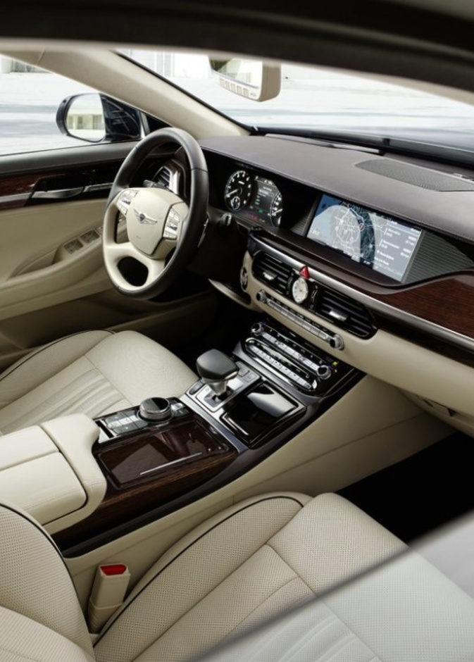 جينيسيس G90 سيارة تطوي معها المسافات بمتعة دون عناء