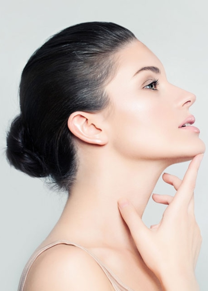 تعرفي على تفاصيل عملية شد الرقبة بالليزر