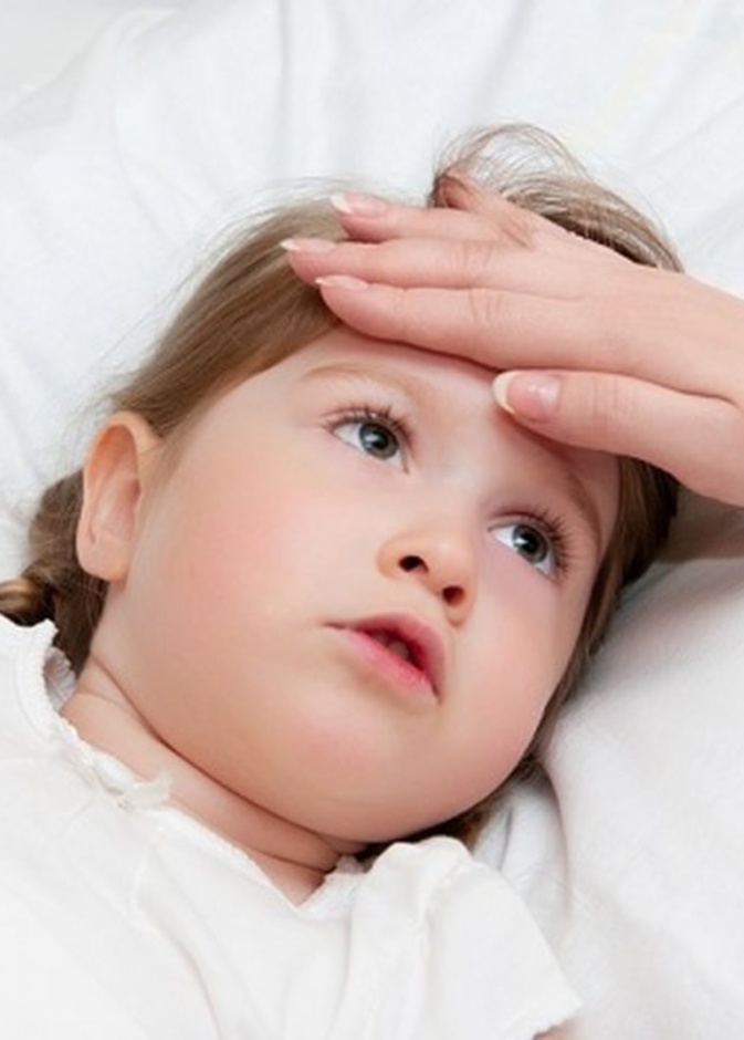  طرق خفض حرارة الطفل بسرعة دون دواء