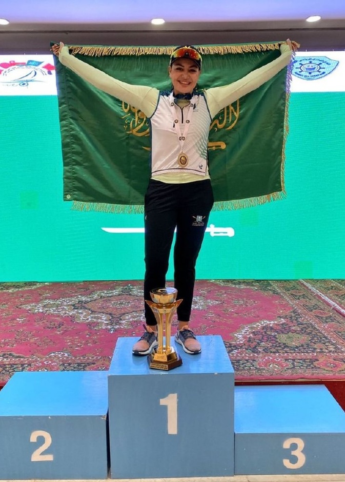 تتويج كاريمان أبو الجدايل بالميدالية الذهبية في بطولة دول مجلس التعاون الخليجي للتجديف