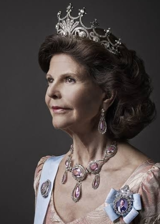 أجمل مجوهرات سيلفيا ملكة السويد في عيد ميلادها