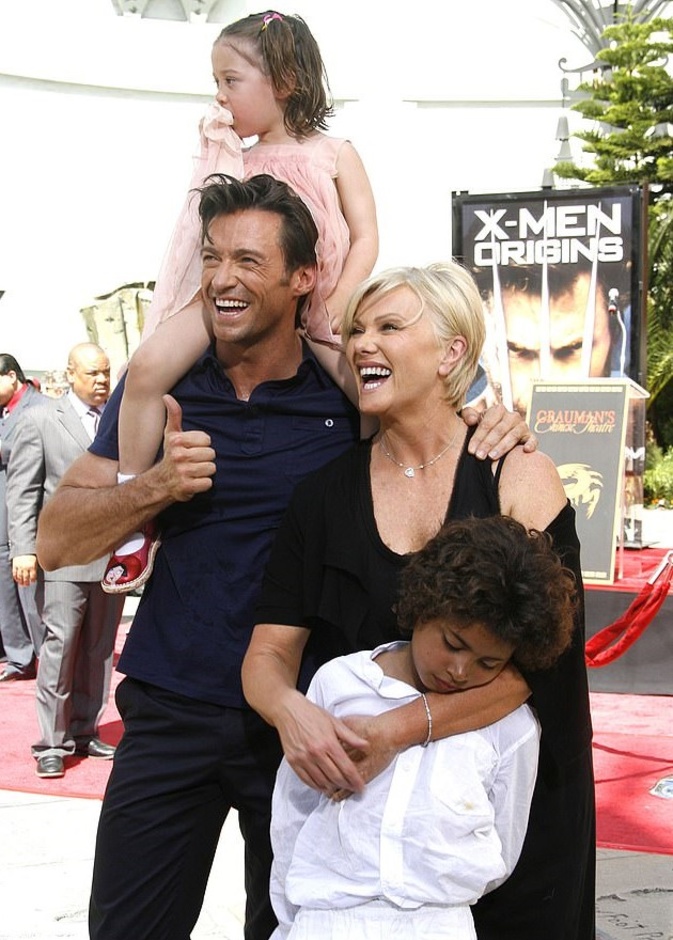 هيو جاكمان وأسرته