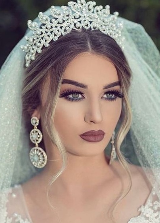 احرصي على اختيار مكياج شفاه وردي فاتح يناسب مكياجك الناعم