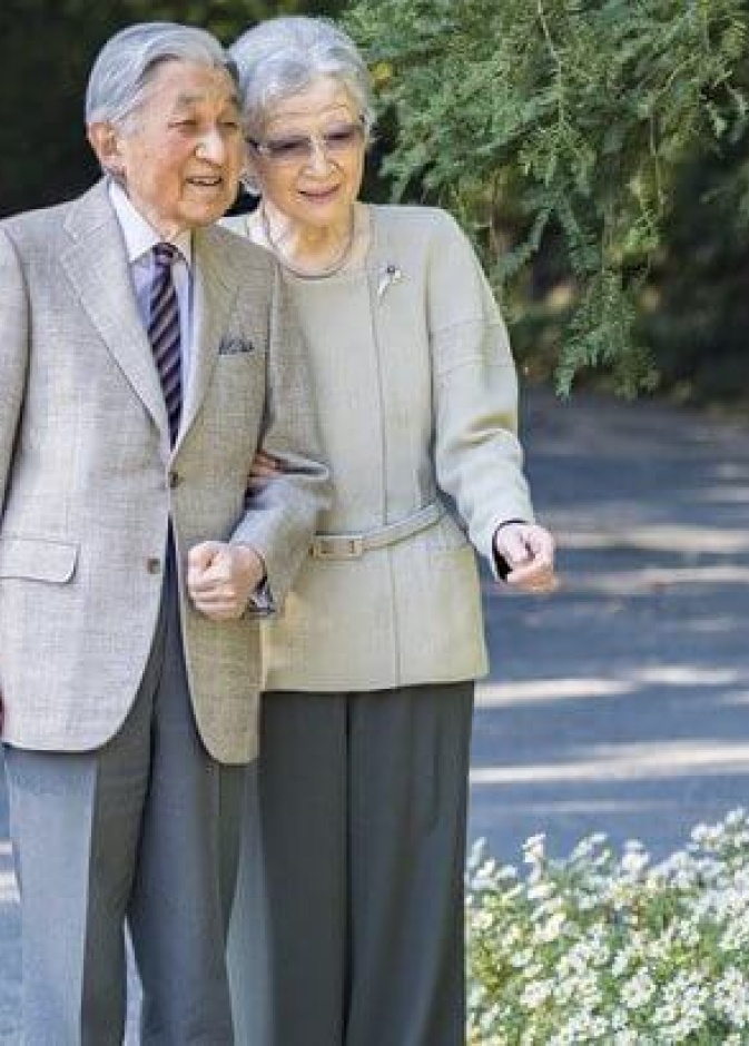 الإمبراطور السابق لليابان يحتفل بعيد ميلاده السادس والثمانين