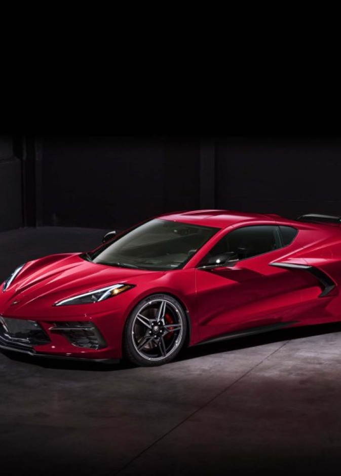 Corvette تقترب من سيارة بي إم دبليو M4 GTS