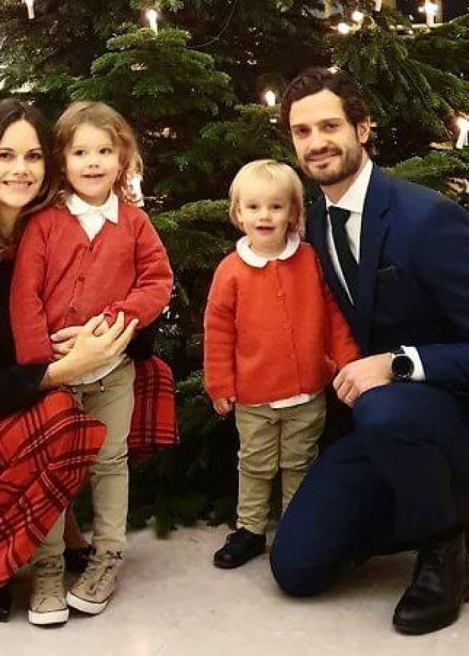 الأمير كارل فيليب والأميرة صوفيا ينشران صورة عائلية جديدة بصحبة طفليهما