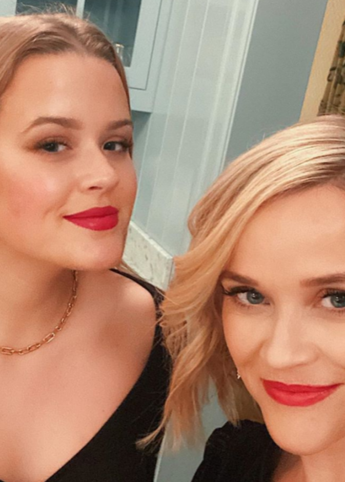 ريز ويزرسبون وابنتها 