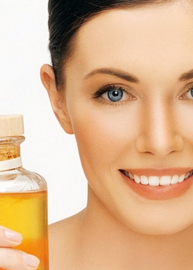 فوائد زيت السمسم للشعر والبشرة وطرق استخدامه