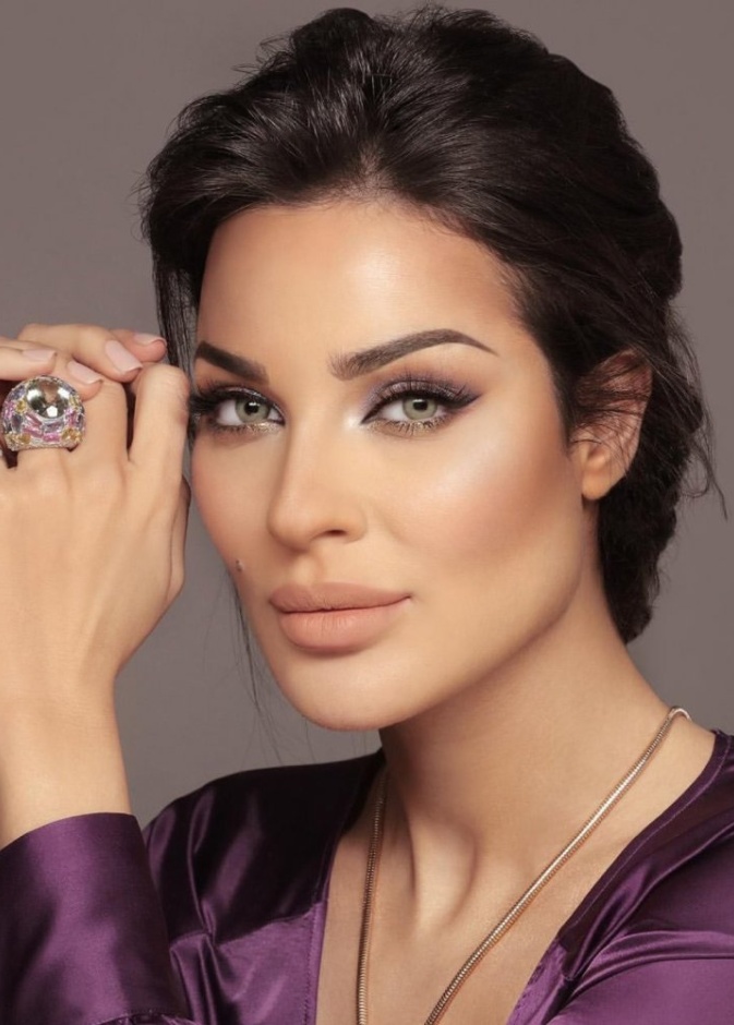 اجمل اطلالات نادين نجيم عام 2019 مع العدسات اللاصقة الخضراء