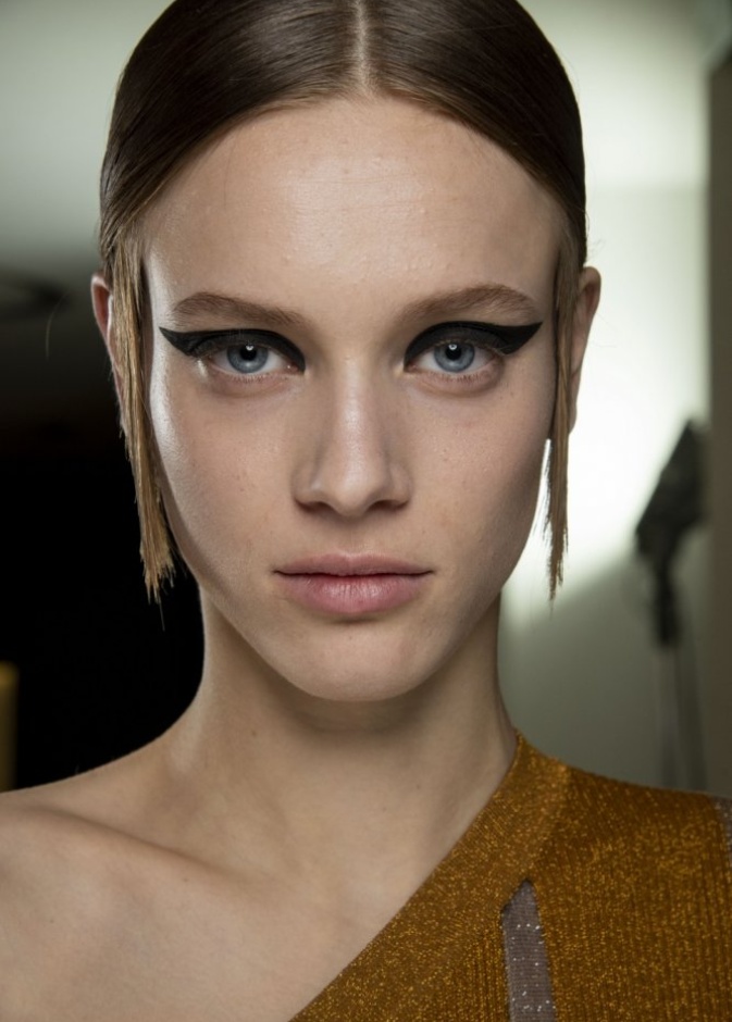 احمر شفاه قوي ولماع على طريقة ‏Tadashi Shoji