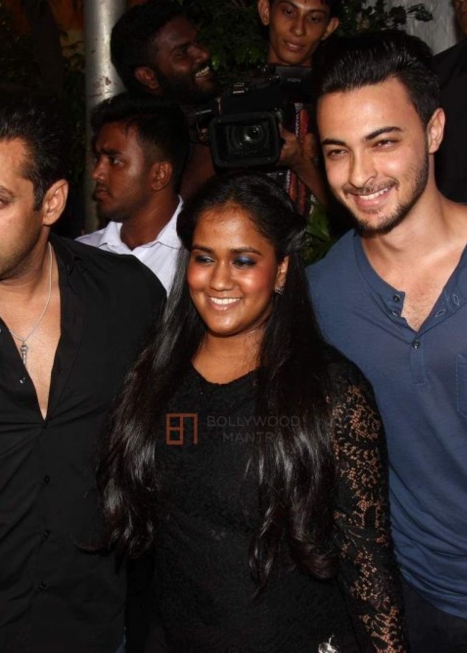 سلمان خان وشقيقته وزوجها