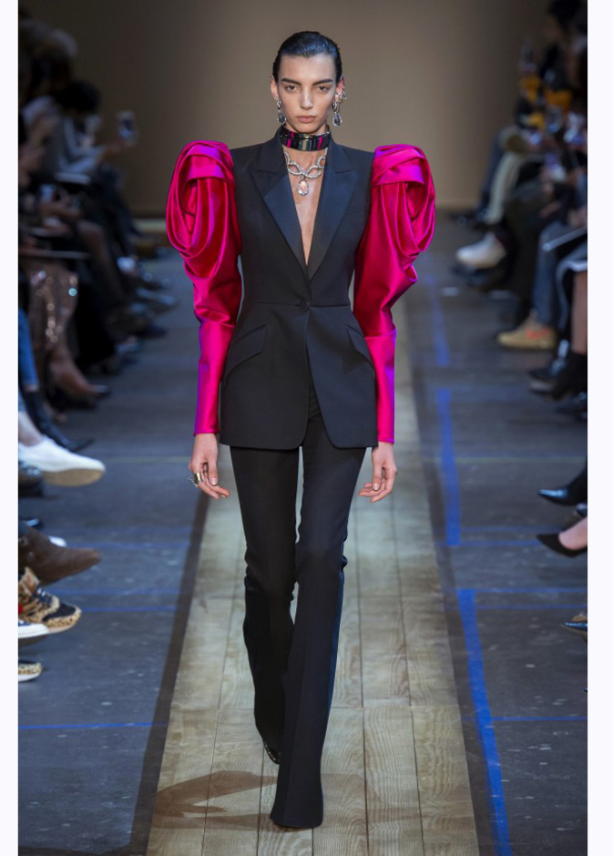 أبرز صيحات موضة السنيكرز الاصفر عام 2019 من دار Off White