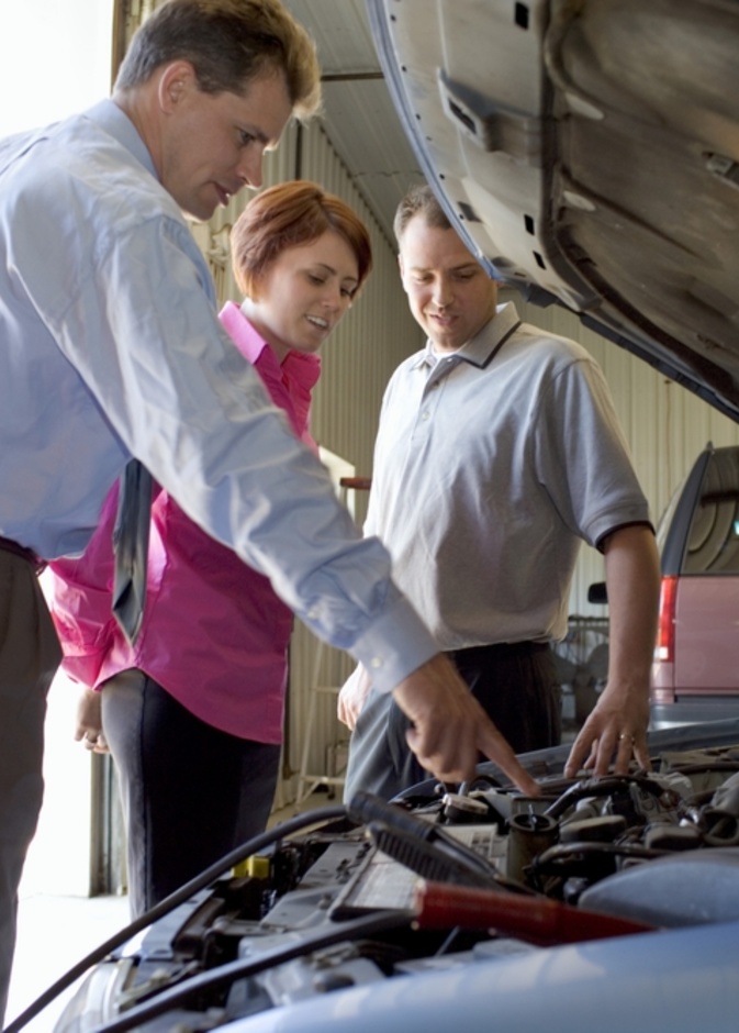 تأكدي من أن إطارات السيارة في حالة جيدة ولا تحتاج لأن يتم استبدالها