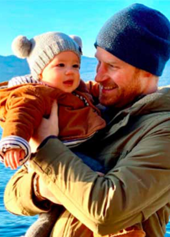 ميغان ماركل والأمير هاري ينشران صورة جديدة لطفلهما بمناسبة بداية العام الجديد