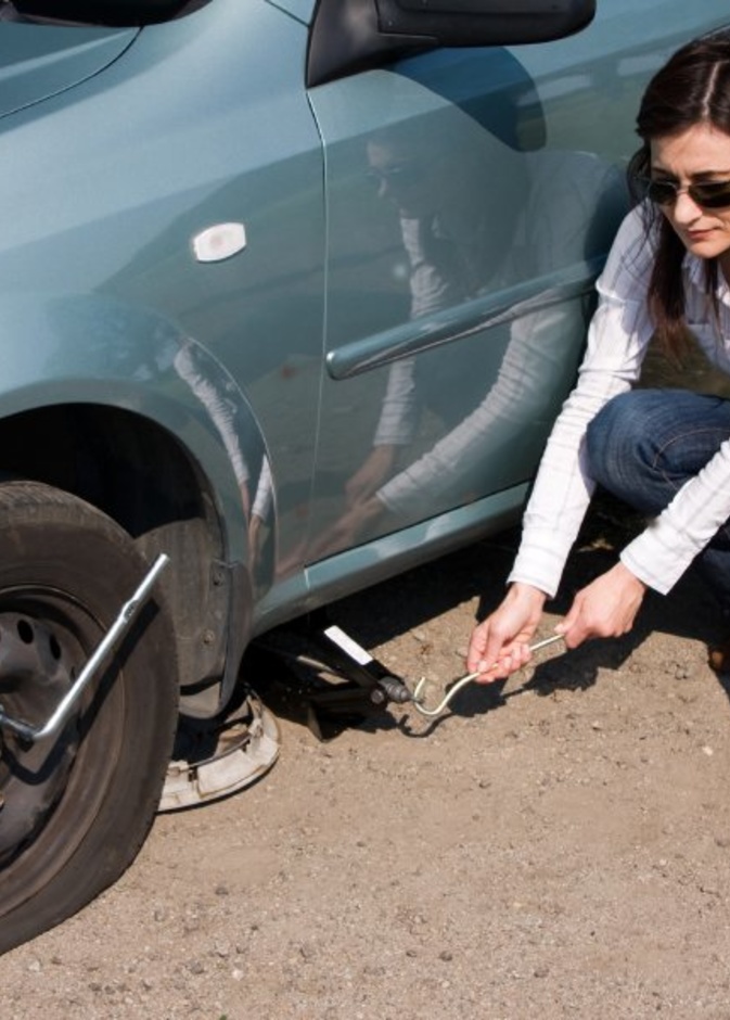 تغيير اطارات السيارة