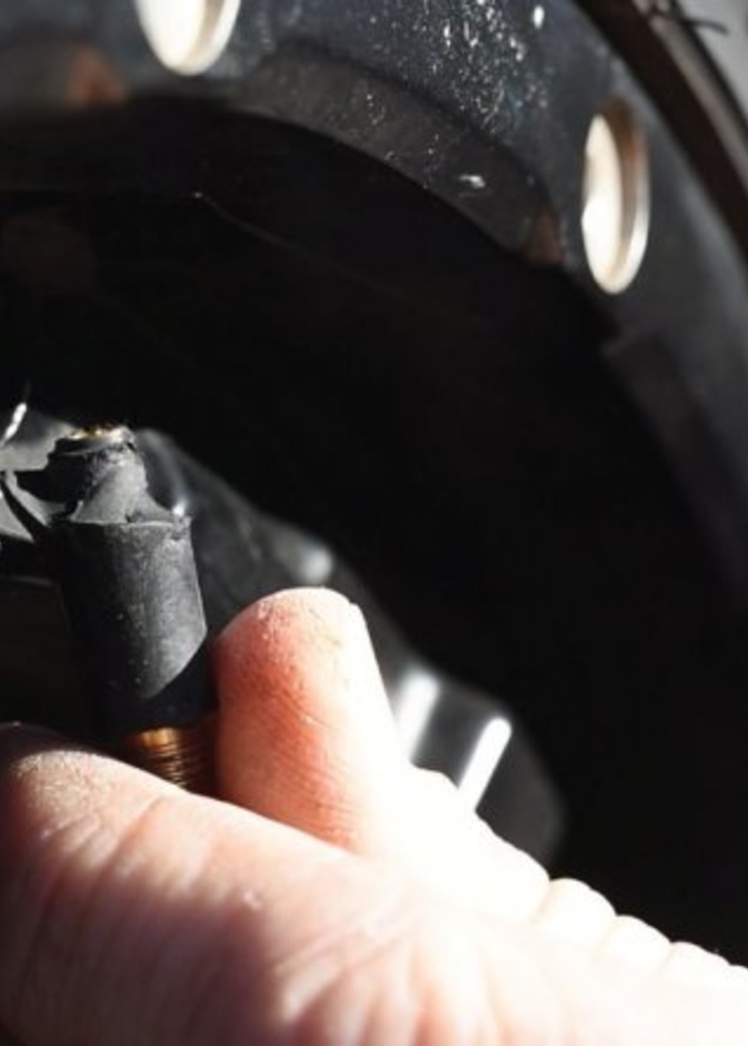 أهمية اغطية صمامات اطارات السيارات وخطورة فقدانها