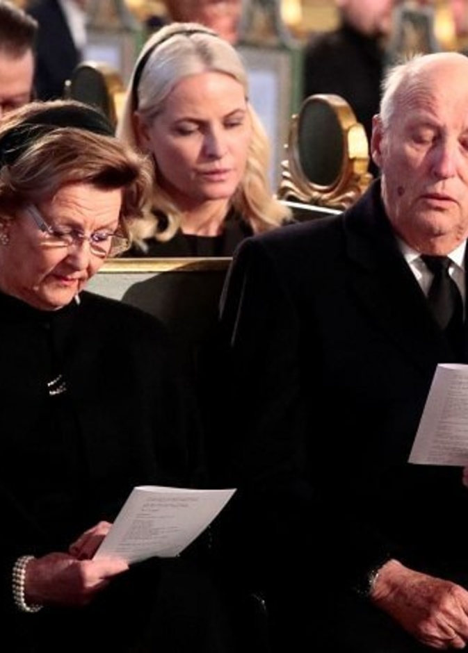 الأميرة مارثا لويز وبناتها في الجنازة