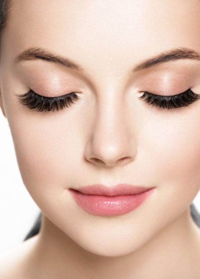 أضرار عملية زراعة الرموش الدائمه 