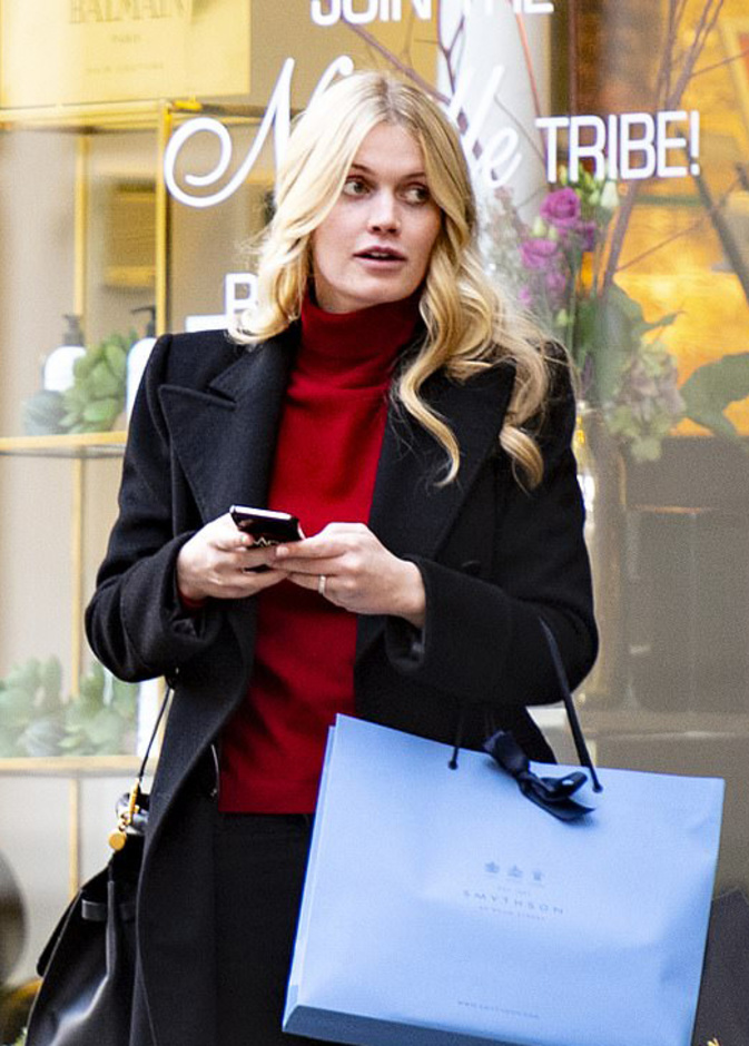 ظهور ميتي سبنسر بخاتم خطوبتها الماسي