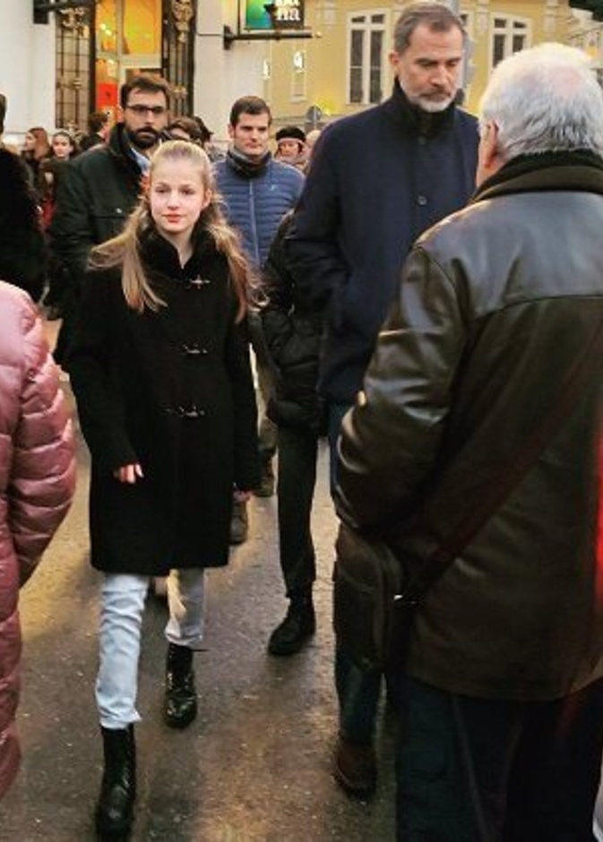 الملك فيليب السادس وولية عهده يزوران قلب مدينة مدريد