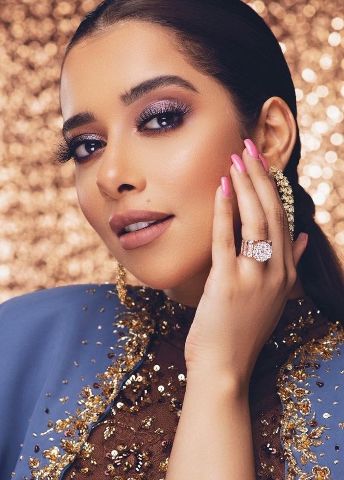 النجمة بلقيس فتحي