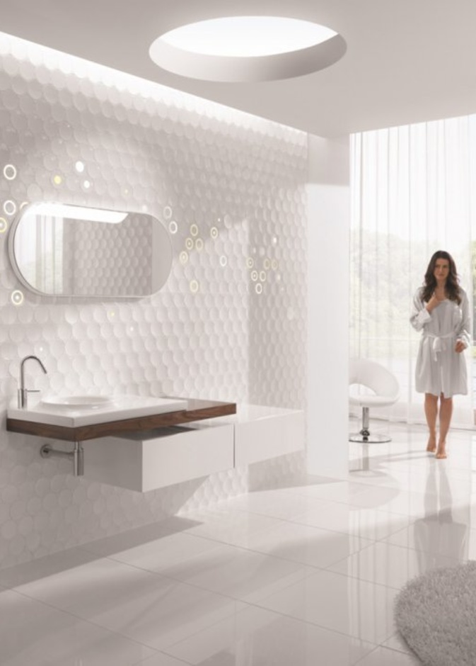 أثاث مودرن مع اللون الأبيض لديكورات حمام فخم